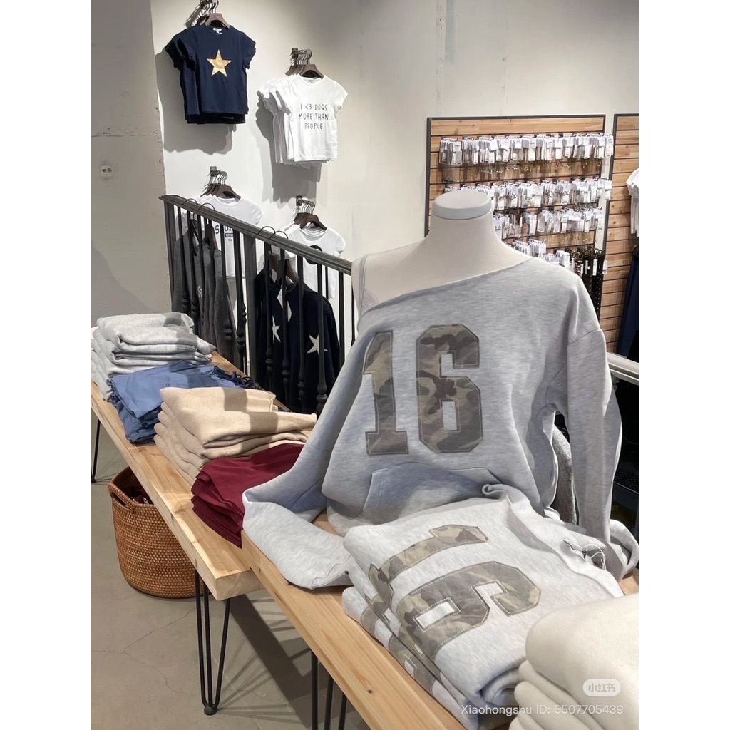 (pre) Subdued off shoulder sweater เสื้อแขนยาวปาดไหล่ โอเวอร์ไซส์ ของแท้100%