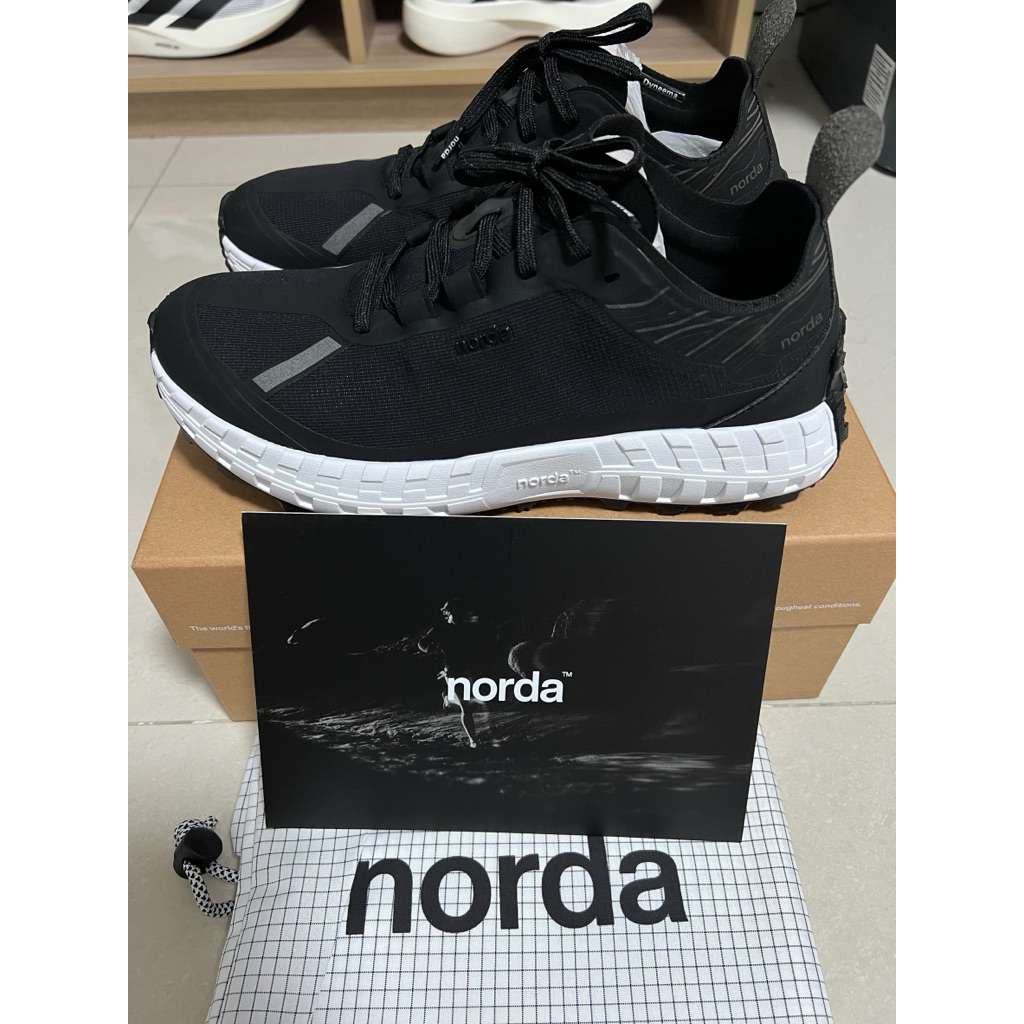 รองเท้า norda 001A สีดำ/ขาว ส่งต่อจ้า ซื้อมาผิดไซส์