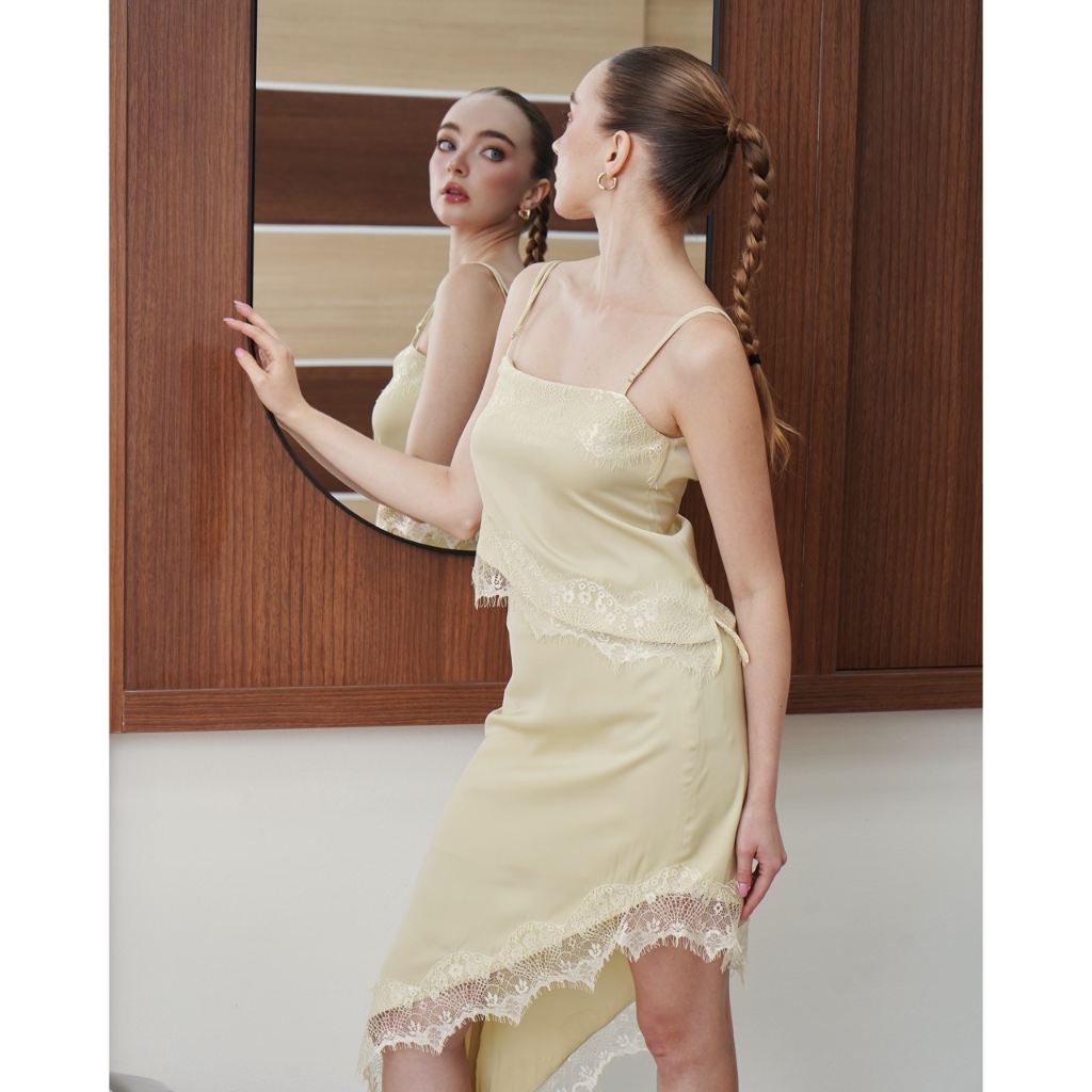 Whatagirlwants - Elara satin set ชุดเซท เสื้อและกระโปรงซาติน แต่งลูกไม้ ชุดออกงาน