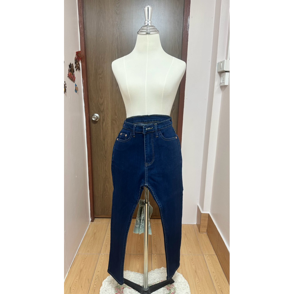 กางเกงยีนส์สีเข้ม ทรงเดฟ ผ้ายืด ยี่ห้อ Jenny Jeans  อะไหล่ครบ กระเป๋าหน้า-หลัง ใช้งานได้จริง มือ 2