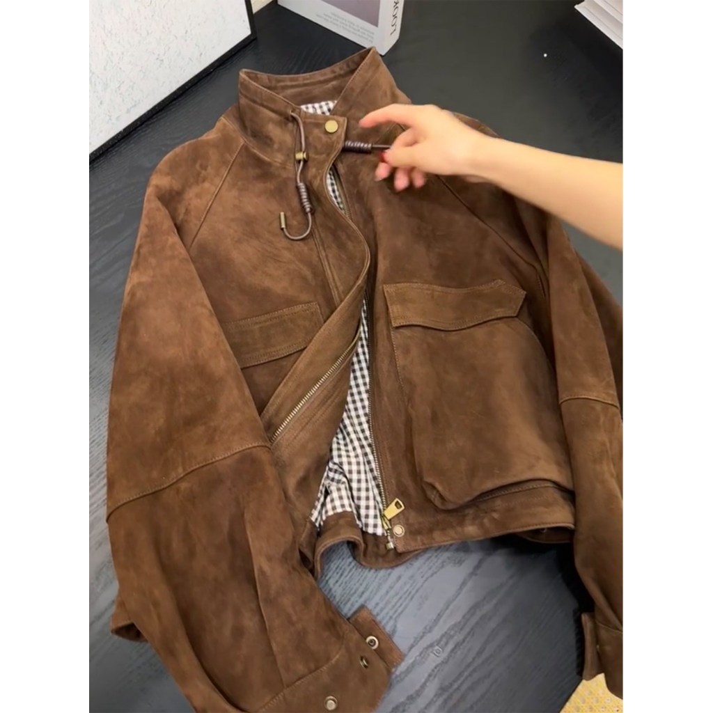 【kdqrmchlck】สไตล์เกาหลี 2026 ใหม่ แจ็คเก็ตสไตล์เย็น เสื้อแจ็คเก็ตแขนยาว