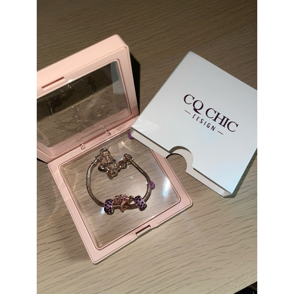 สร้อยข้อมือแฮนด์เมด cq chic สีชมพู💕