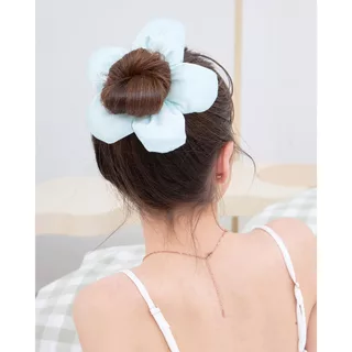 earika.earrings - candy bloom scrunchie สครันชี่ดอกไม้ ยางรัดผมดอกไม้ มี 3 สี ชมพู ฟ้า มิ้นต์ (เนื้อผ้าซาติน)