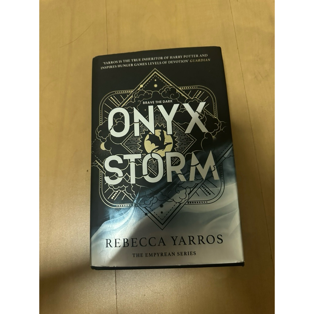 หนังสือมือสอง Onyx Storm ปกแข็ง ภาษาอังกฤษ