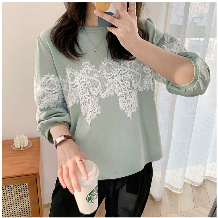 เสื้อยืดปักลายสุดเก๋สำหรับผู้หญิงตัวนี้ โดดเด่นด้วยดีไซน์ลูกไม้สุดทันสมัยและแขนเสื้อทรงหลวมยาวปานกลาง เสน่ห์ของตัวเอง