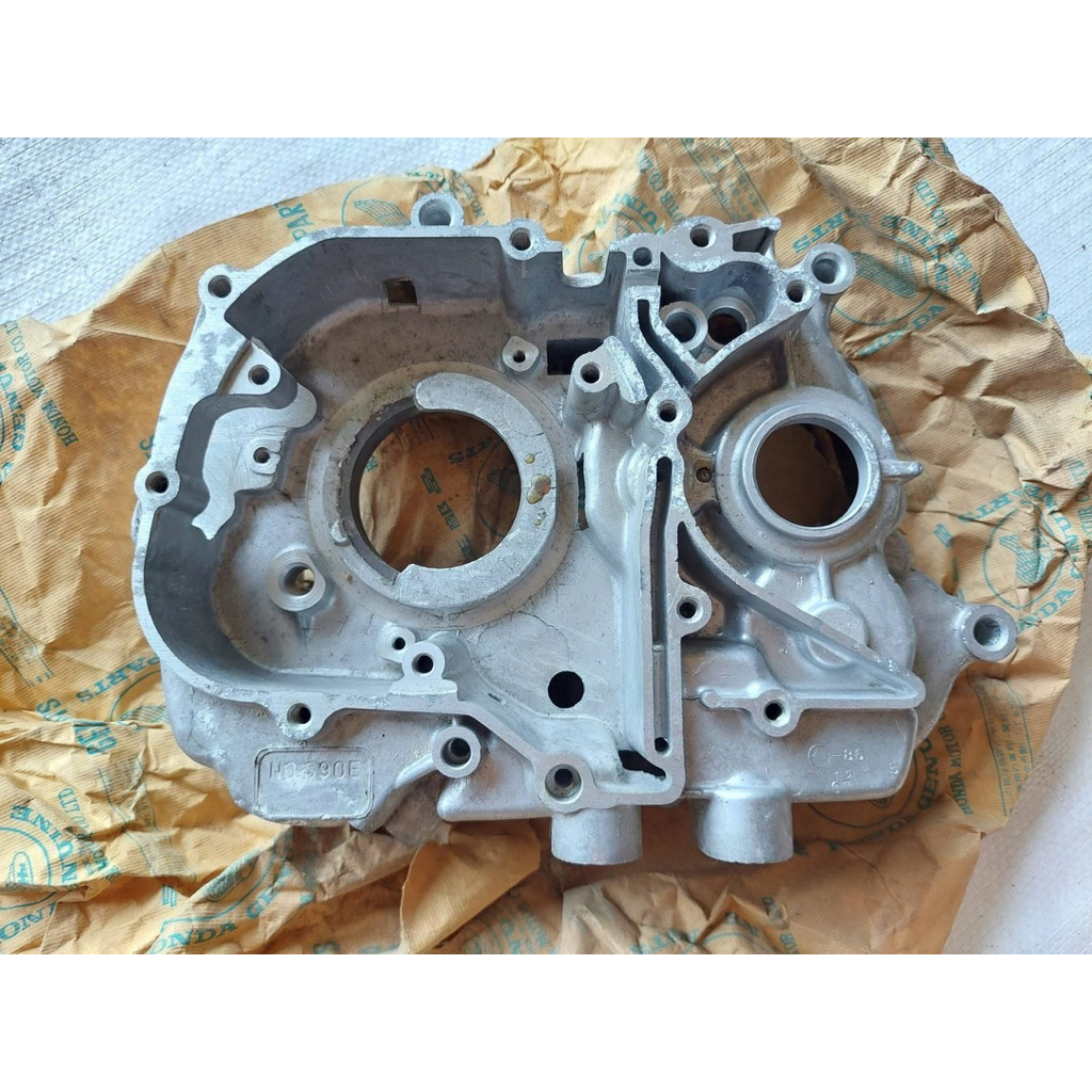 เเคร้งเครื่องกลาง ด้านซ้ายงานเเท้ใหม่ห่อ สำหรับรถ Honda S90,CL90,CL90z,S90z,SB90อันละ2,900บาท