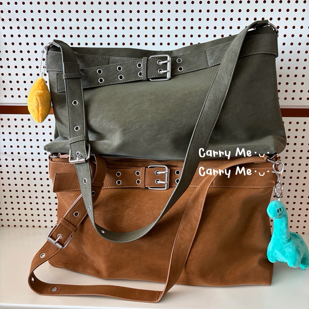 Carry Me･ᴗ･ | (พร้อมส่ง) กระเป๋าหนัง PU พรีเมี่ยม ทรง 2 สไตล์ ปรับสาย 3 ระดับ นุ่ม เบา ไซส์ใหญ่ ใส่ ipad,notebook จุเยอะ