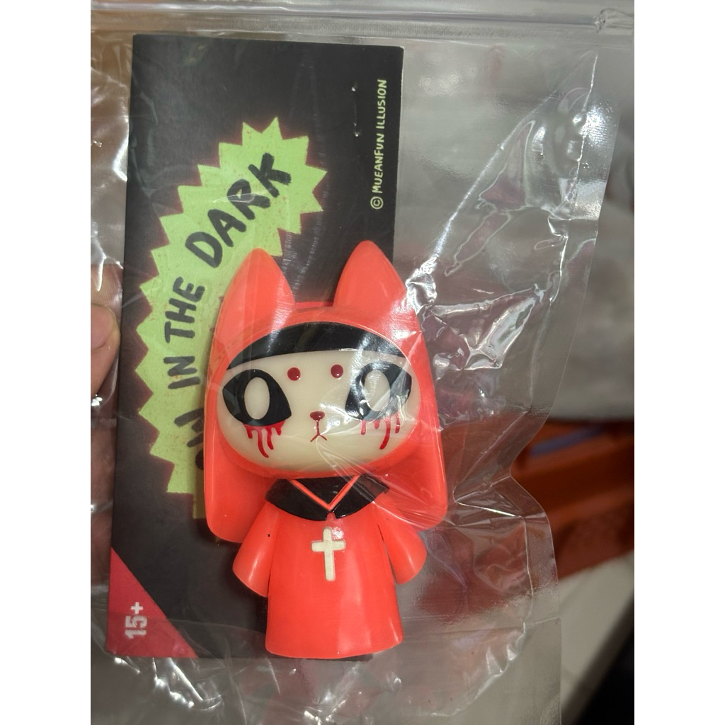 badmeaw muad gid red มือ 2 มีตำหนิสีดำ จากคอปก ตกใส่แขนเสื้อ