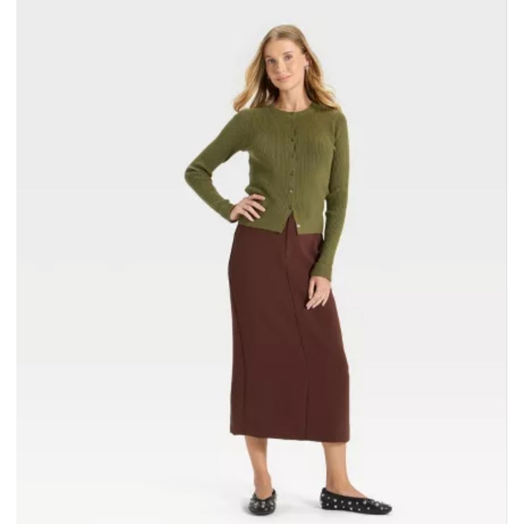 A New Day Ribbed Cuff Cardigan Sweater เสื้อคาร์ดิแกน คอกลม ทรงพอดีตัว ผ้าร่องเนื้อนุ่ม ใส่ได้ทุกฤดูเลยค่ะ สี Olive