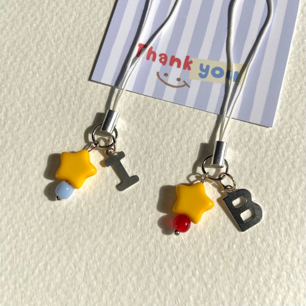 ꒰พร้อมส่ง꒱ พวงกุญแจตัวอักษร ดาวน่ารักๆ Cute 100% ⭐⋆˚｡