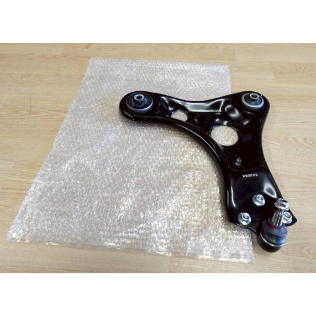 ปีกนกหน้าตัวล่าง MG MG4 โฉมแรก ปี 2022 - 2025