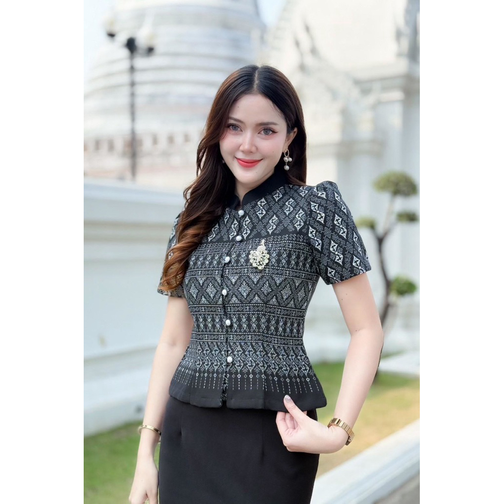 เสื้อผู้หญิงสีดำลายตะขออัดกาว