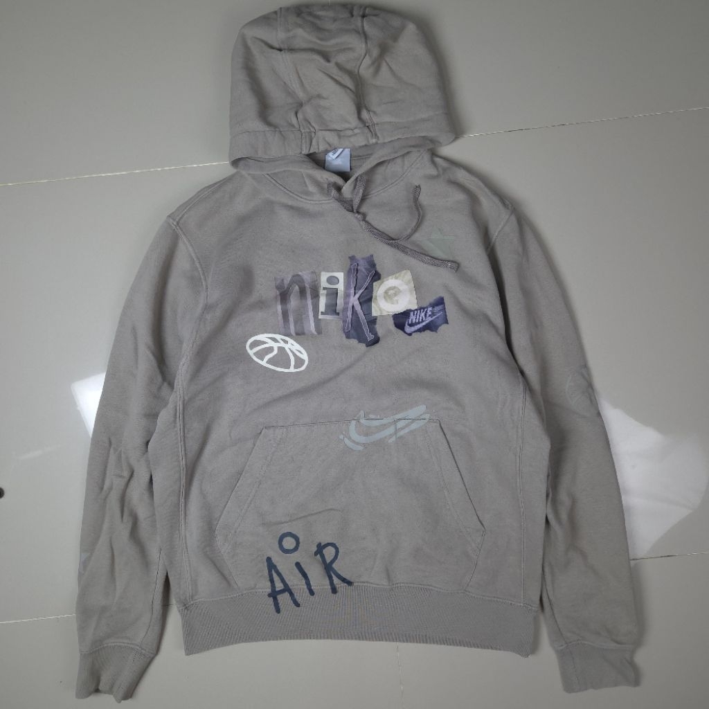 Nike Hoodie มือสองสภาพใหม่