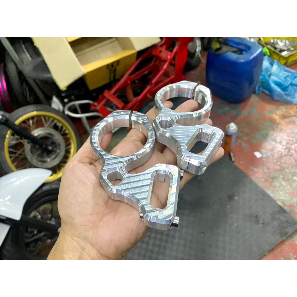 หูยึดกระปุกโช๊คOhlins/Nitron/Cbt สำหรับใส่เคอาหูโช๊คบน งานขึ้นใหม่เนียนๆเกลียวแข็งแรงมากๆ