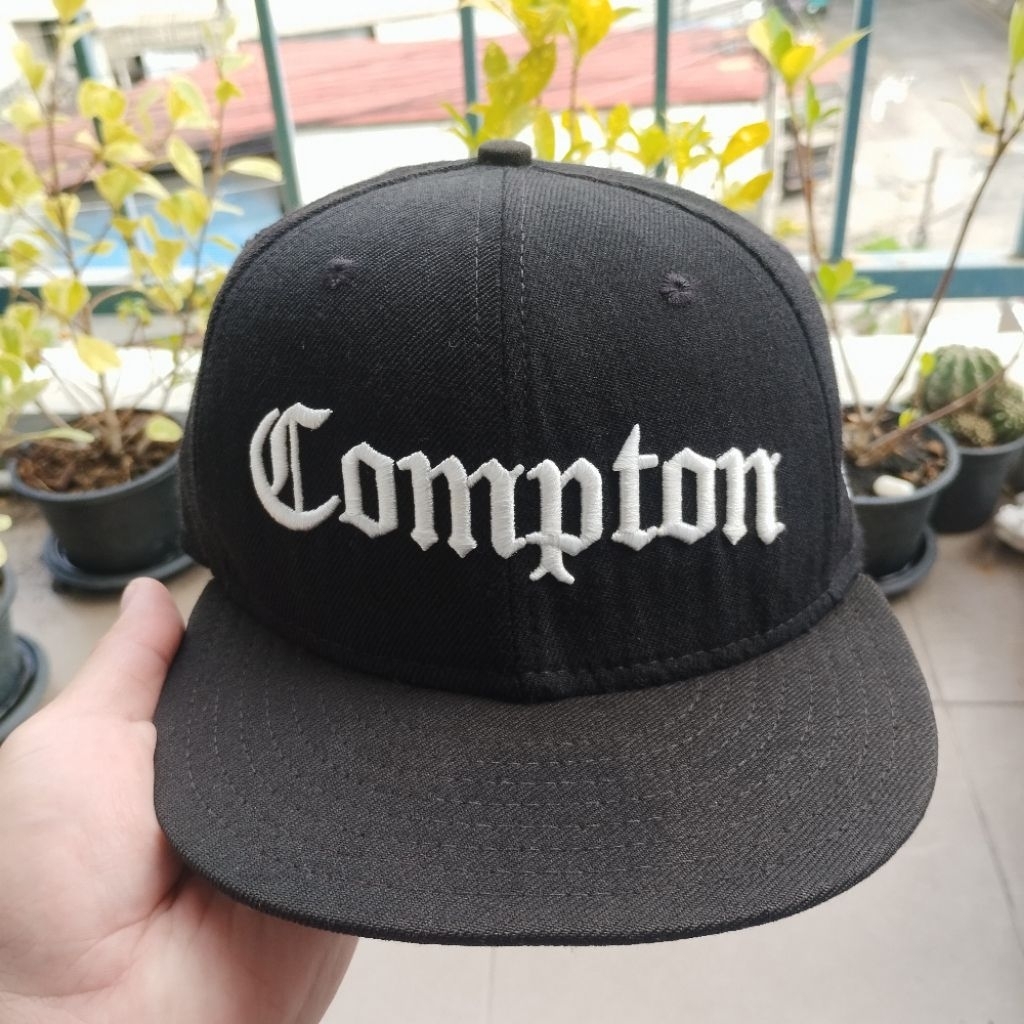 หมวก New Era x Compton Fitted Cap 59FIFTY 7 1/8 (56.8 cm.)