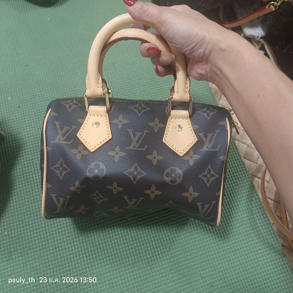 Lv speedy 20"new collection used bags like new good condition and good price original