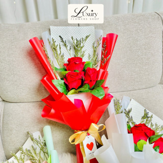 ช่อดอกไม้ ช่อกุหลาบ3ดอก แซมแคชเปีย