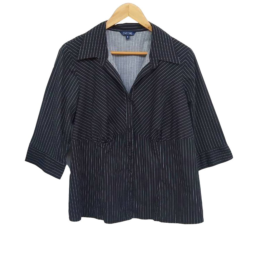 pa318 เสื้อมือสอง อก 42-44 นิ้ว คอปก ผ้าฝ้ายผสมสีดำ ลายทางสีขาว สีซีดเล็กน้อย แขน 4 ส่วน