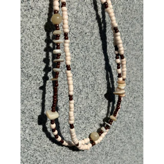 Piing me Necklace | สร้อยคอลูกปัดโทนสีครีมน้ำตาล/สร้อยคอสแตนเลสจี้พระอาทิตย์