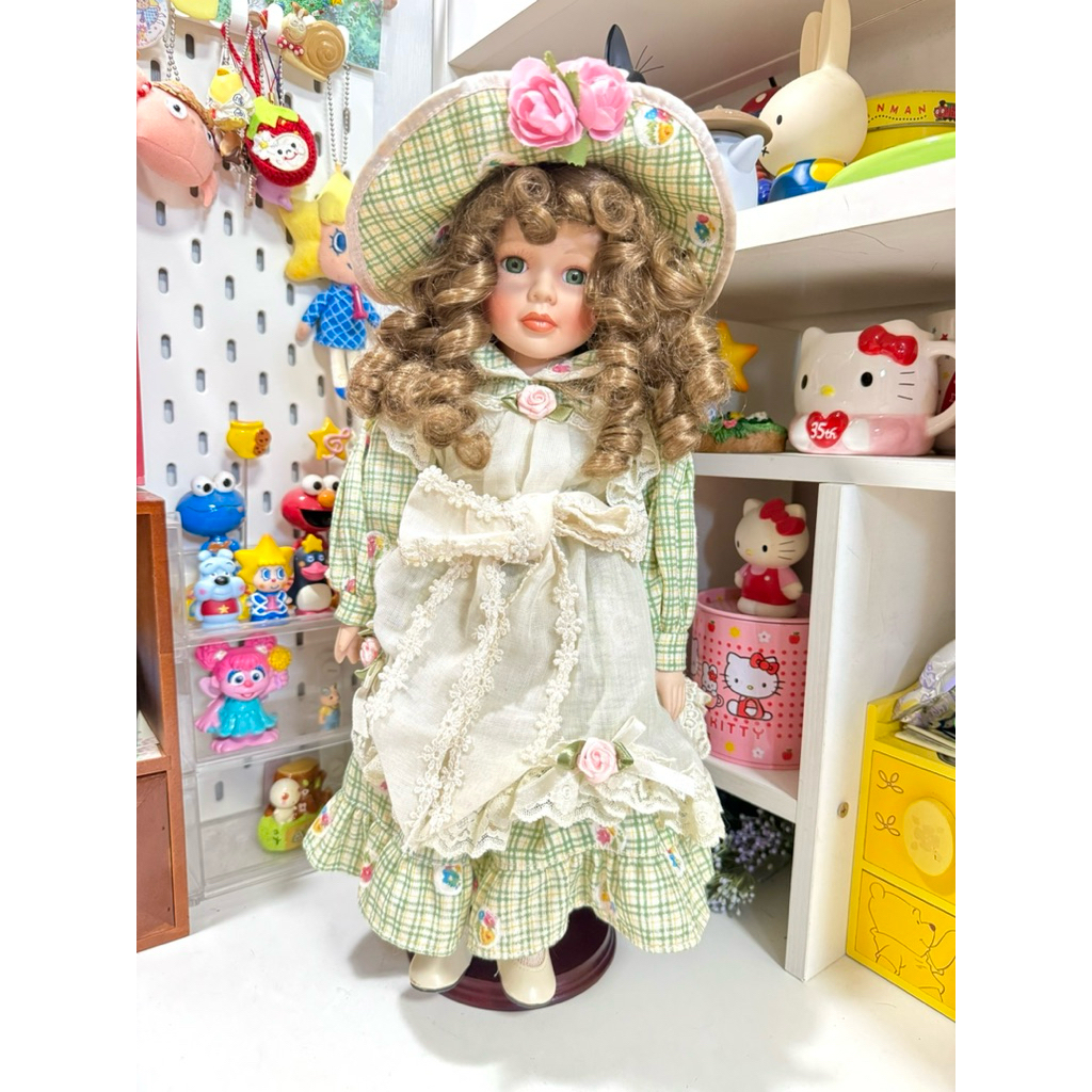 Collectible Porcelain Dolls   ขนาด 15 นิ้ว ชุดสวย น่ารัก น่าสะสม พร้อมกล่อง