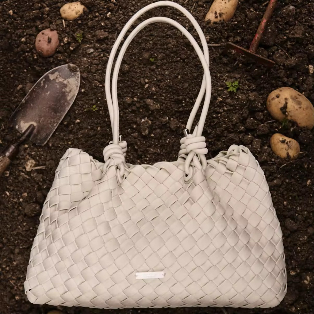 Something Jardin Bag กระเป๋าสะพายไหล่ สี Sage สภาพใหม่