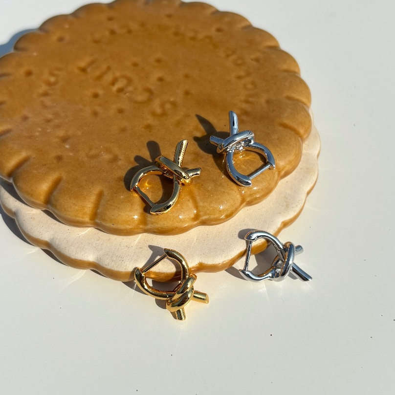 play.palette - Twine knot hoop