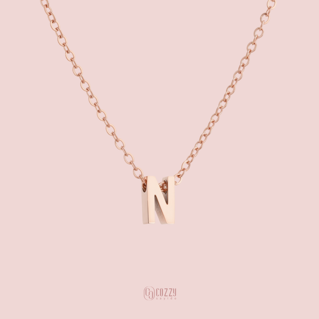 Cozzy Sayido สร้อยคอตัวอักษร สีโรสโกล ตัวพิมพ์ใหญ่ N-Z สแตนเลส เลือกความยาว DIY มินิมอล ไม่ลอกไม่ดำ