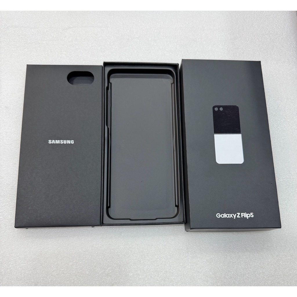 กล่องSamsung Z Flip 5(ด้านในไม่มีเครื่อง)