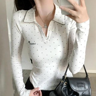 เสื้อโปโลปักลายจุดสีขาว แขนสั้นไหล่ตรง ทรงเข้ารูป ครอปสั้น สไตล์สาวแซ่บ รุ่นใหม่ปี 2026