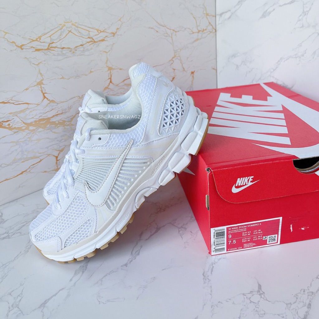 [พร้อมส่ง & พรีออเดอร์] Nike Zoom Vomero 5 - (FJ2028-104) Color: White/Phantom/Summit White - รูปที่ 2