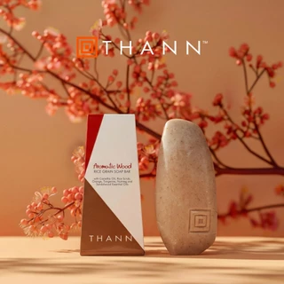 THANN Aromatic Wood Rice Grain Soap Bar 100 g. ทำความสะอาดผิวและสครับผิวในขั้นตอนเดียว พร้อมคืนความมีชีวิตชีวา