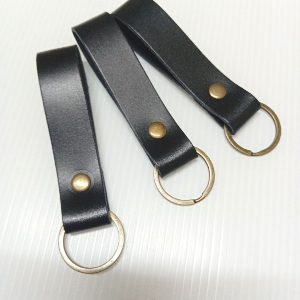 (Mอะไหล่สีเหลืองดำ) พวงกุญแจหนังแท้  handmade หนังวัวแท้ 💢งานตอกหมุด แกะไม่ได้💢