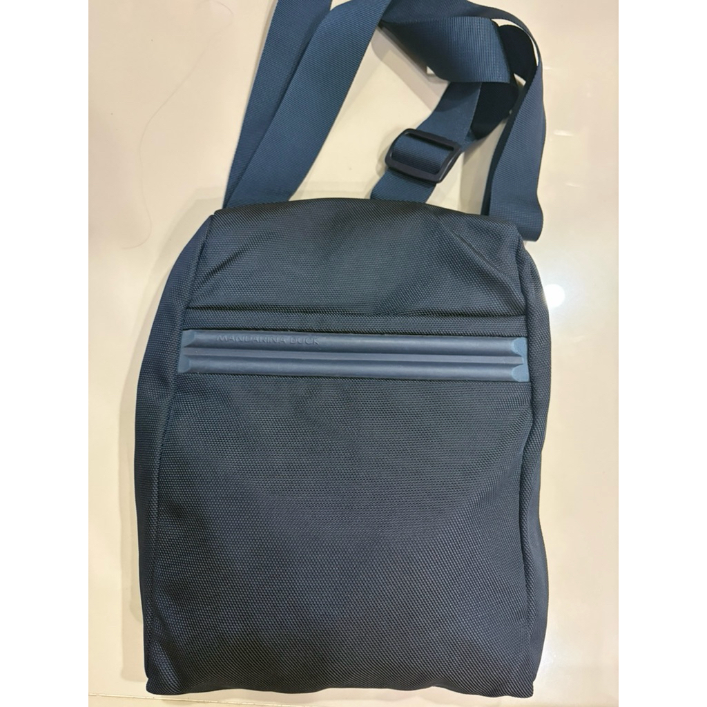 กระเป๋าสะพายข้างผู้ชายยี่ห้อ Malinda duck