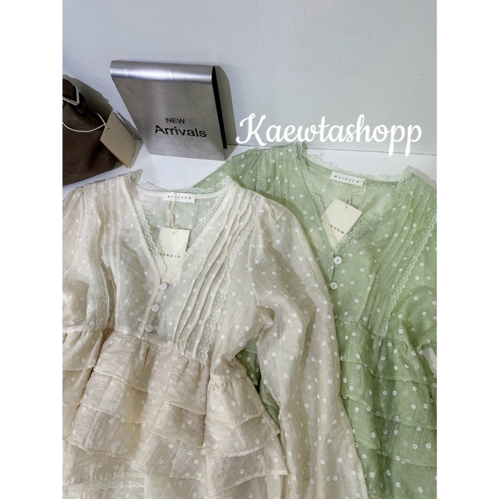 ป้าย Matinee/ Maikaew เสื้อแขนยาว ลูกไม้ คอวี แต่งชั้น ระบายเอว กิมมิค ดีเทล ดี kaewtashop - รูปที่ 4