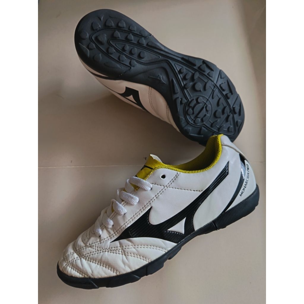 Mizuno รองเท้าเตะบอล ร้อยปุ่มยาว 22cm EU 35 มือสอง ของแท้ 100%