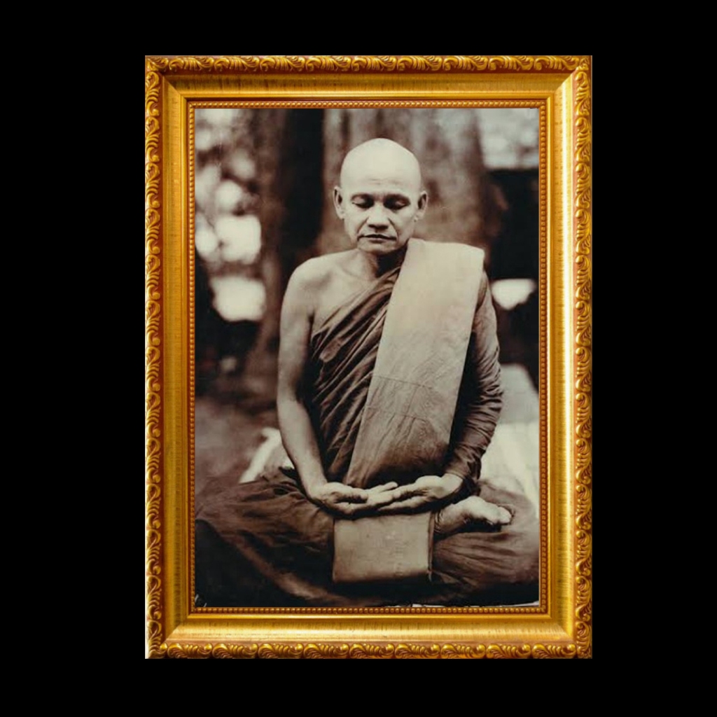 รูป หลวงพ่อชา สุภทฺโท ขนาด  พร้อมกรอบรูป
