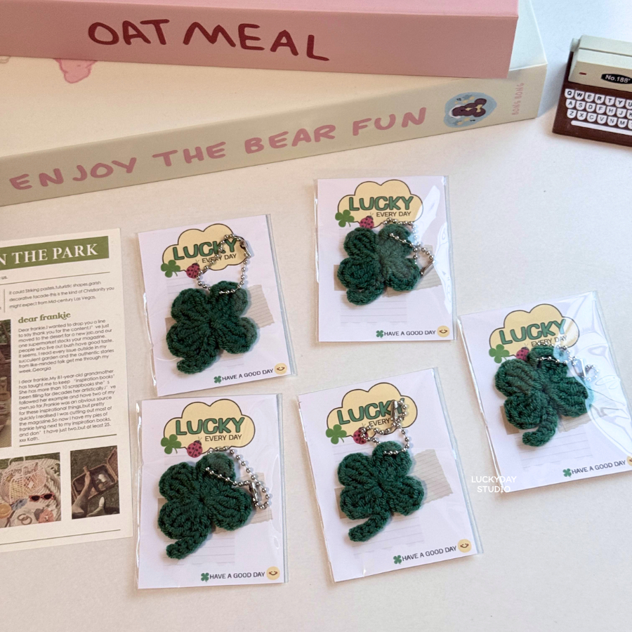 [พร้อมส่ง] พวงกุญแจใบโคลเวอร์ไหมพรม +จี้ตัวอักษร ของขวัญปัจฉิม ของชำร่วย - รูปที่ 3