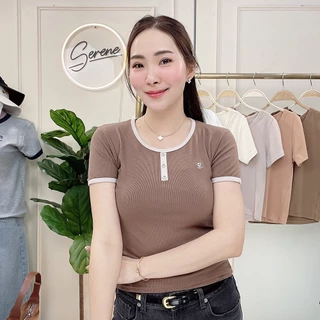 Serene's Choice เสื้อคอยู ผ้าร่องเล็ก แต่งกระดุมหน้า ผู้หญิง มินิมอล U-neck Ribbed Shirt
