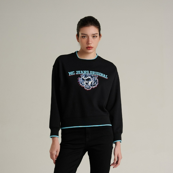Mc JEANS เสื้อสเวตเตอร์ผู้หญิง ทรงครอบ (Crop) สีดำ MSWP055 เนื้อผ้าผิวสัมผัสนุ่ม ยับยาก เนื้อผ้า Interlock