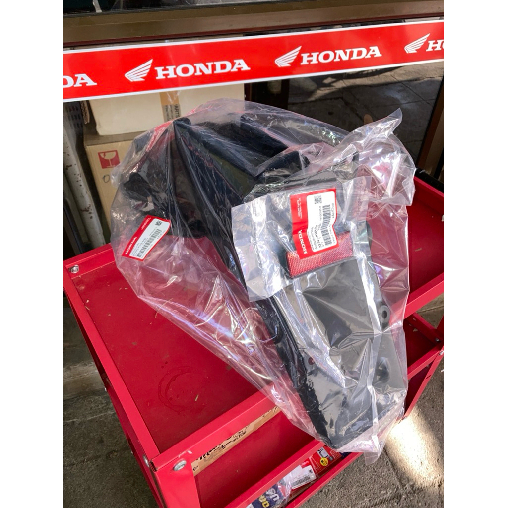 บังโคลนหลัง ท้าย ทับทิม N-Pro NSR150SP โปรอาร์ม NSR150RW (แท้ศูนย์ฮอนด้า) 80100-KW6-840