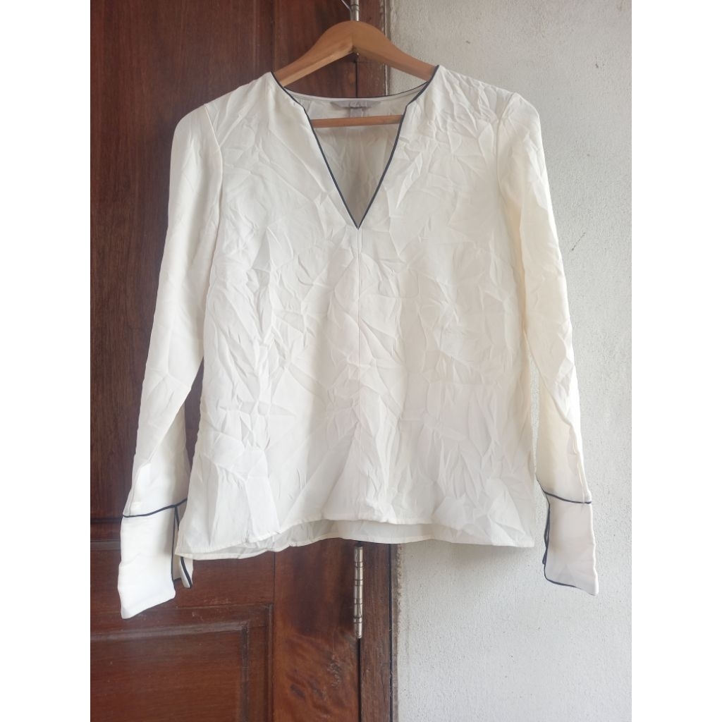 (sale)เสื้อแขนยาว  H&M ป้ายติด eur 32 อก 38 ไหล่ 15 ยาว 23 ผ้าหนา สภาพเหมือนใหม่ (in)