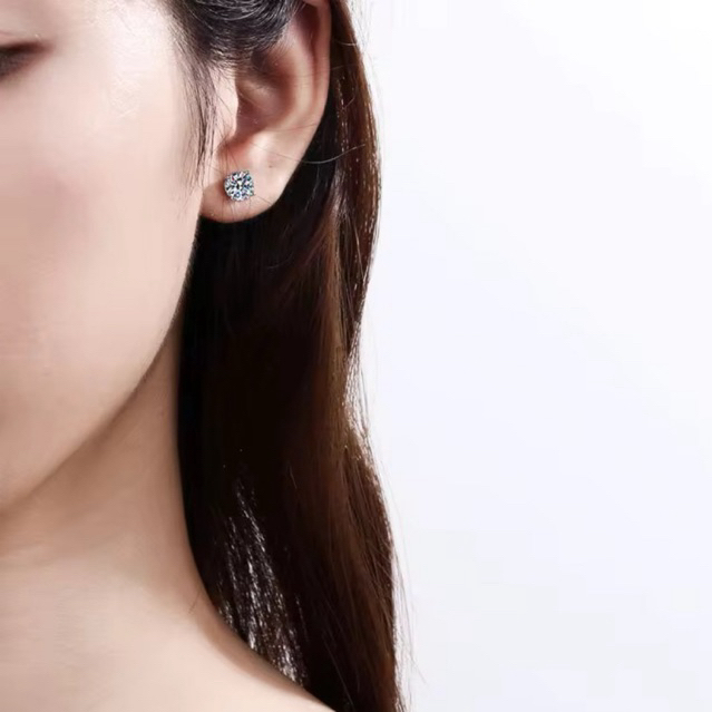 ต่างหูโมอีส ทรงกลม 0.25ct/0.50ct/0.80ct/1ct/1.25ct/1.50ct/2ct/3ct D(100) / VVS1 ตัวเรือนเงินแท้ ชุบท