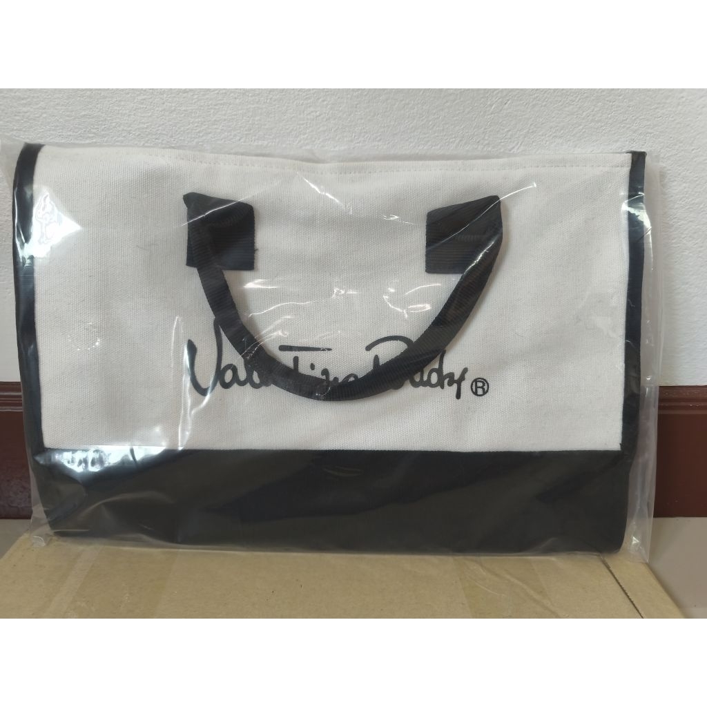 กระเป๋าผ้า Valentino Rudy