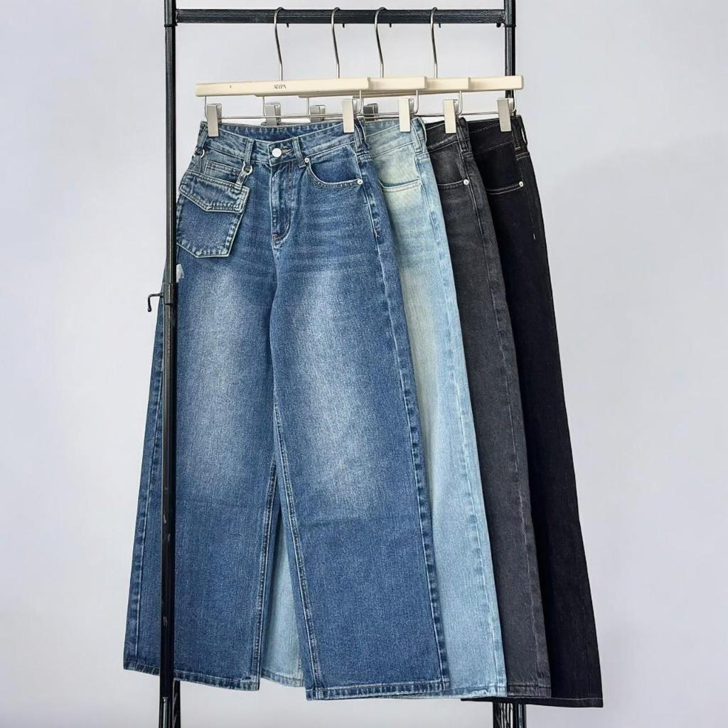 Atipashop - Izzy Jeans (#ATP24) กางเกงยีนส์ขายาวทรงกระบอกกลาง ดีเทลกระเป๋าห้อย และ ปักกระเป๋าหลัง