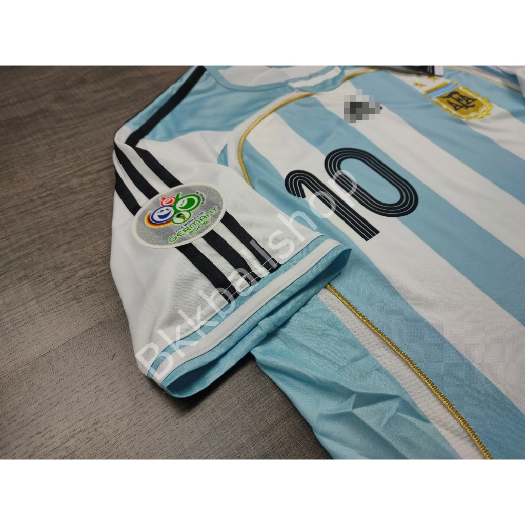 [Retro] – เสื้อฟุตบอล ทีมชาติ อาเจนตินา Home ฟุตบอลโลก ปี 2006 เบอร์ชื่อ 10 RIQUELME 19 MESSI ราคา ถูกที่สุด ดีลบีเคเค แกลเลอรีภาพที่ 4