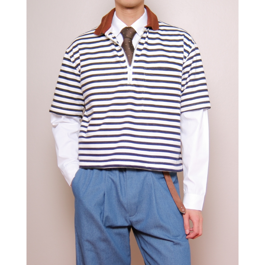 COMPOSE. - Half Zip-Cropped Shortsleeved Sweatshirt in Striped Blue/White | เสื้อเสว็ตเชิ้ตแขนสั้น คอโปโลซิป