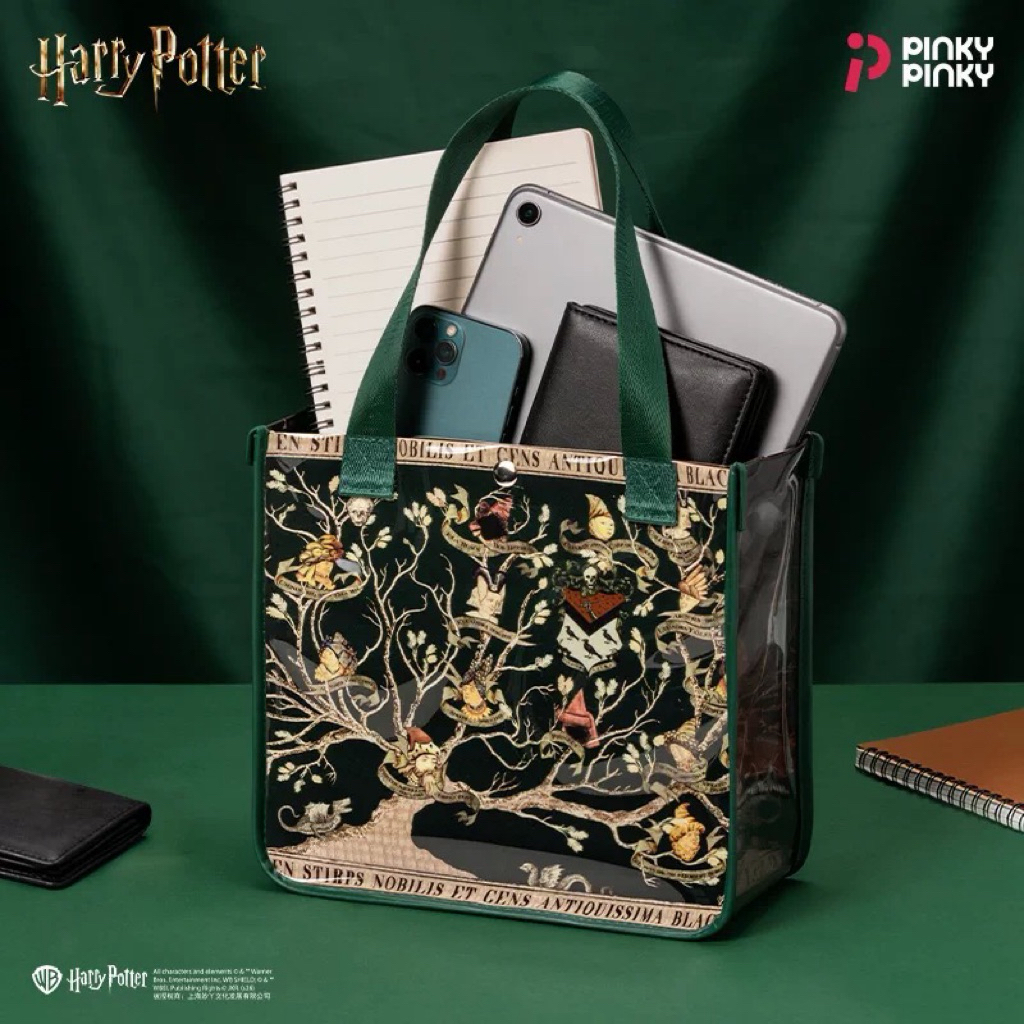Harry Potter Black Family Tree Bag (ลิขสิทธิ์แท้) แฮร์รี่พอตเตอร์ กระเป๋าถือ กระเป๋าสะพายข้าง แผนผังตระกูลแบล็ค ของใช้