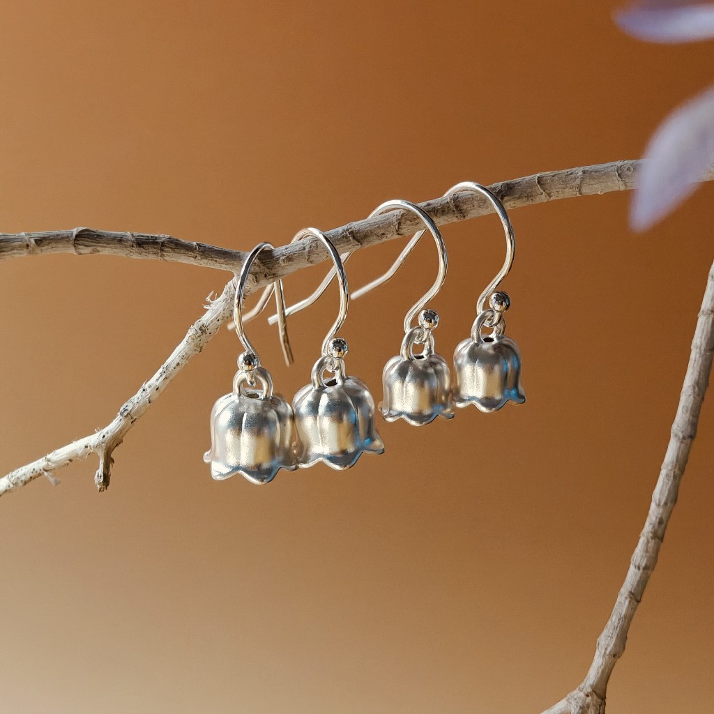Vachana - Sterling Silver 925 Lily of the Valley Earrings (ต่างหูเงินแท้ดอกลิลลี่)
