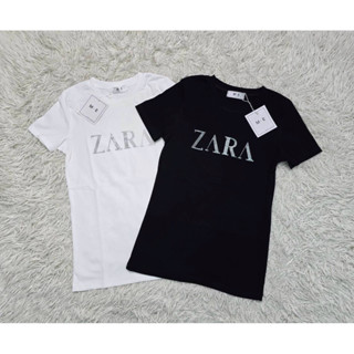 เสื้อยืดคอกลมเนื้อนิ่ม Uniqlo สกรีนลาย🏷 ป้าย me