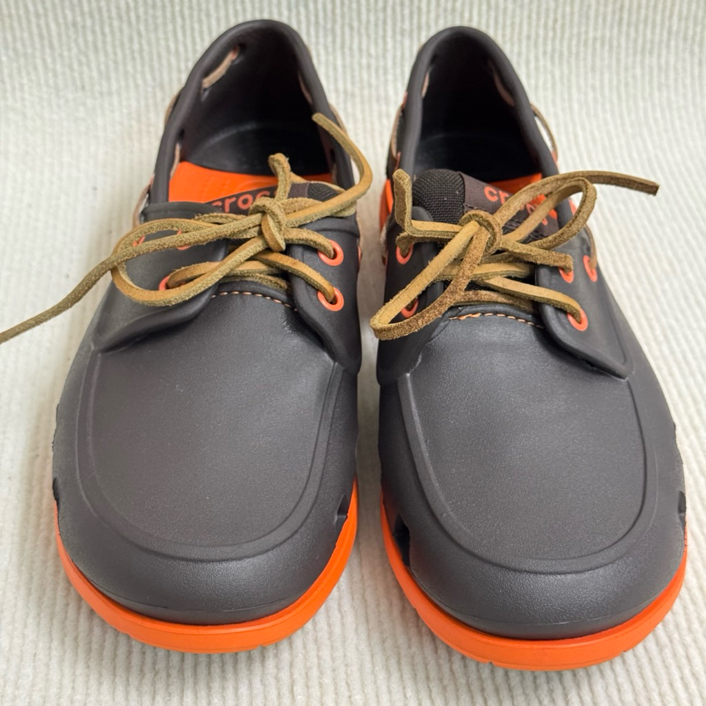 Crocs หุ้มส้น ของแท้ ‼️สภาพ 90% พร้อมใช้งาน สีน้ำตาล ส้ม M9 ไซส์42.5